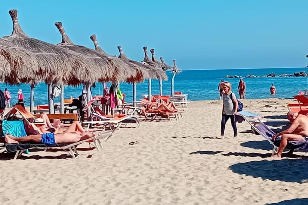 Casa Di Pipo - Appartamento Davanti Al Mare Пескара Экстерьер фото